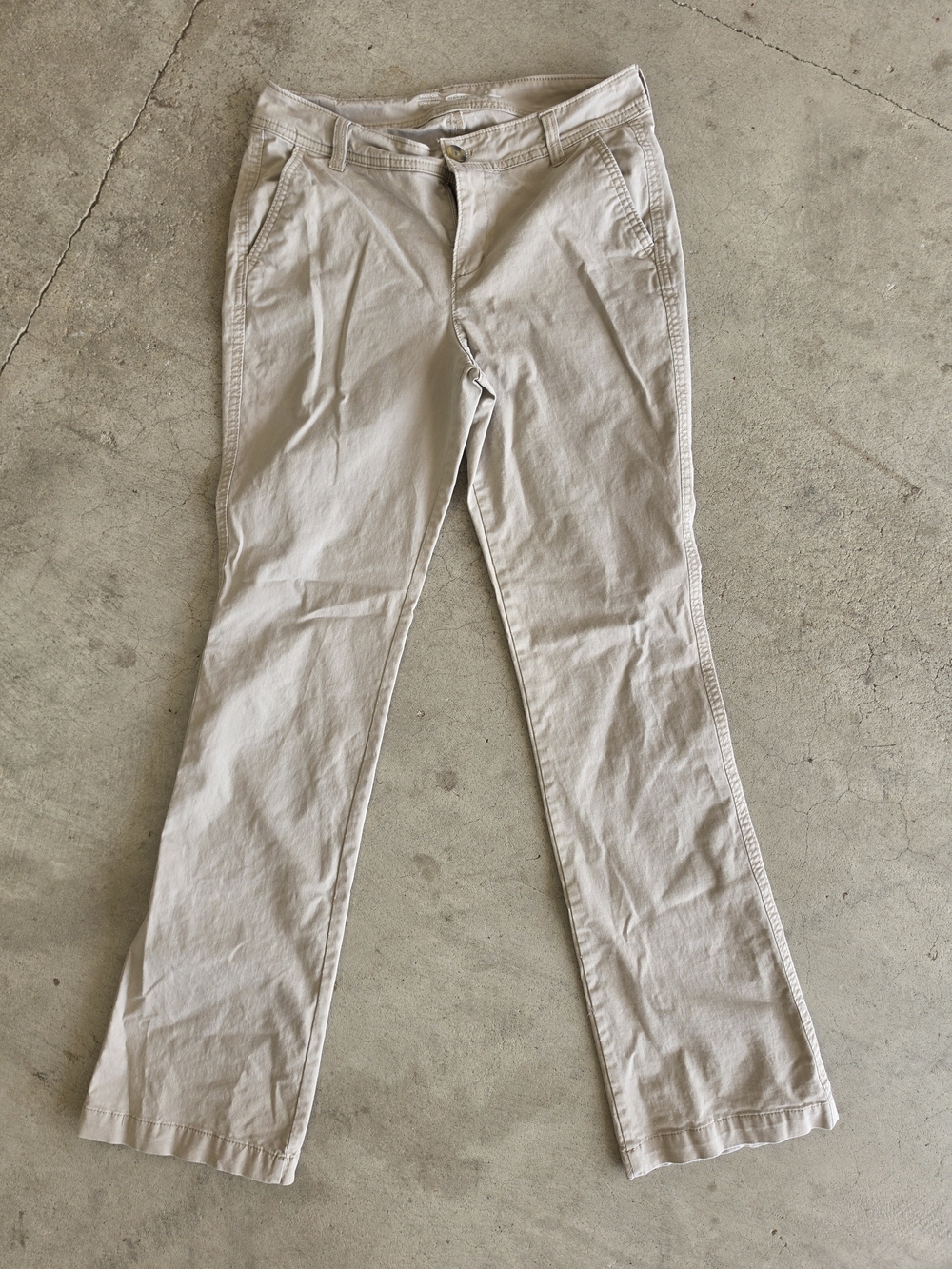Old Navy Women’s Size 6 Regular Khaki Boot Cut Stretch Pants